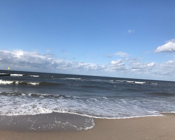 plaża w Kołobrzegu jesienią