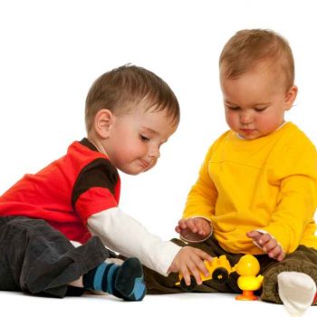 Dzieci przed wizytą w gabinecie ortopedycznym Białystok